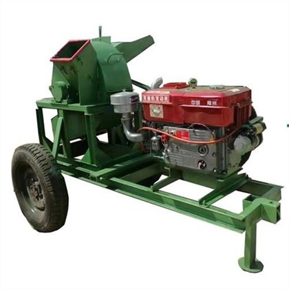 Dieselový holiaci strojček na drevo