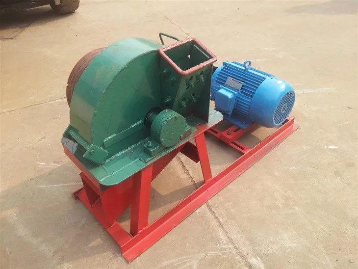 Holiaci strojček na drevo Dics